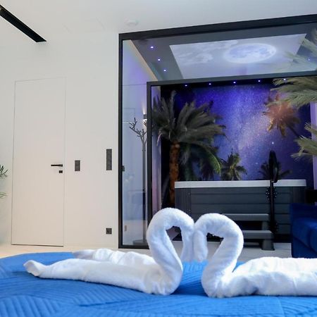 Apartament Ksiezycowy Z Jacuzzi Neu Sandez Exterior foto
